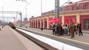 Сразу два тематических состава прибыли на Балтийский вокзал в Санкт-Петербурге.