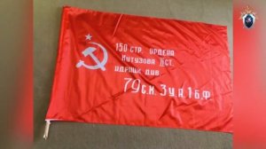 Мужчина сорвал «Знамя Победы» с многоэтажки в Красноярске 

Он сломал древко и выбросил знамя.