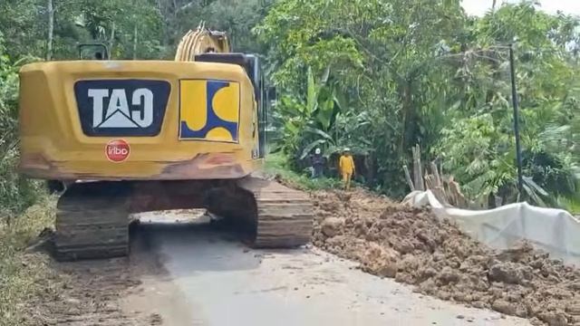 Jalur batu jomba｜｜Penimbunan jalan longsor смотреть онлайн
