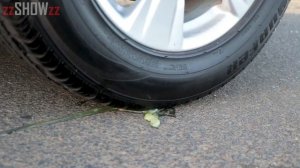 Aplastando Cosas Crujientes con el Coche _ Experimento_ Cazoletas Cachimbas VS Rueda de Coche