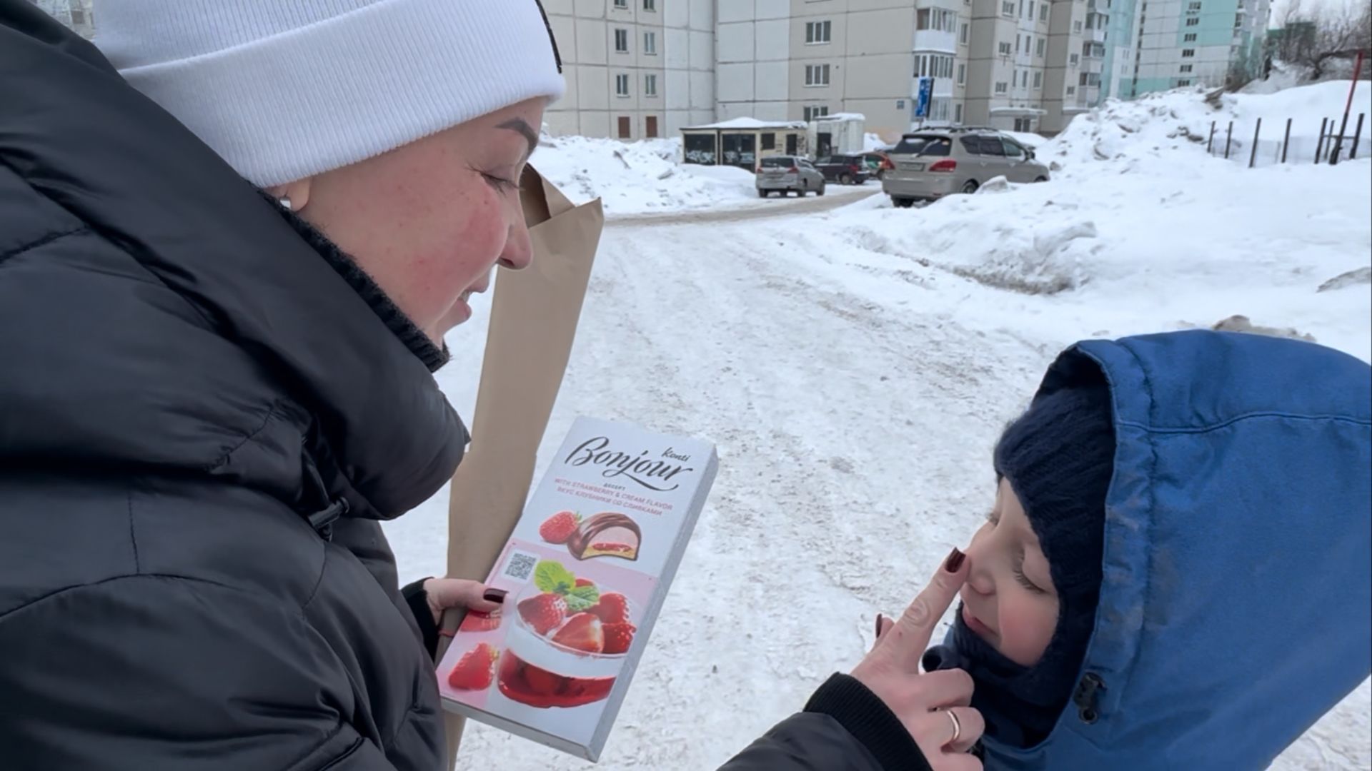 Как СЫН в 6 лет подарил МАМЕ цветы? СЕМЬЯ ПЕРЕВЯЗОВ | Зимний ПРАЗДНИЧНЫЙ ДЕНЬ 8 марта