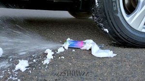 Aplastando Cosas Crujientes! Coca Cola, Fanta, Sprite con Globos VS Rueda de Coche