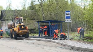 (Рыбинск-40) УЛИЦА КОЛЛЕКТИВИЗАЦИИ: ТРОТУАР НАЧАЛИ АСФАЛЬТИРОВАТЬ