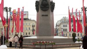 В Петербурге возложили цветы к обелиску «Городу-герою Ленинграду»