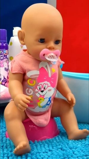 Кукла Эмили учится ходить на горшок #игрушкидлядевочек #весело #бебибас