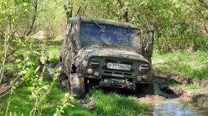 УАЗ на военных мостах  и белках способен на многое на бездорожье