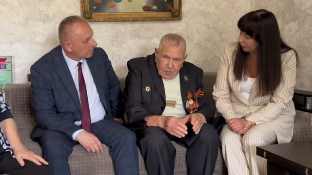 Дмитрий Григоров поздравил ветерана ВОВ Валентина Зубрицкого с Днем Победы