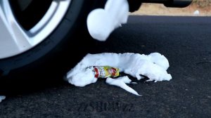 Aplastando Cosas Crujientes y Suaves! Emojis VS Rueda de Coche