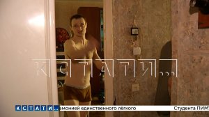 Неадекватный наркоман замуровал себя вместе с пожилой матерью в квартире,закрутив дверь шуруповёртом