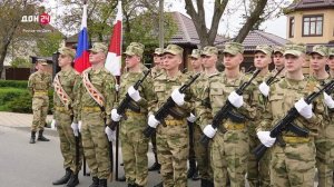 Парад у дома ветерана Петра Голышкина