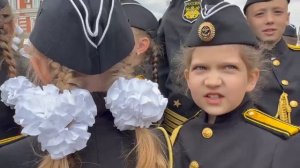 Катюша поют гимназисты