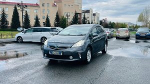 Toyota Prius Alpha, 2013 год