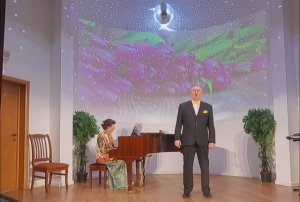 Жаворонок. (М. Глинка, Н. Кукольник). Исполняет Сергей Ольховый. За роялем Татьяна Уваркова.