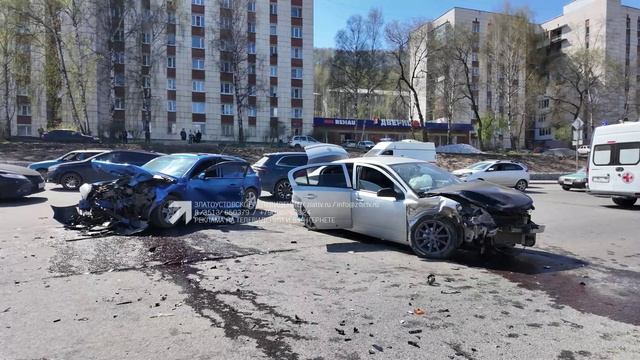 Серьезное ДТП произошло на перекрестке у водной станции смотреть онлайн
