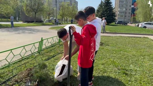 Бульвар Художника Иванова становится зеленее благодаря нашим активистам! 🌿