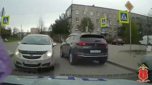 В Ленобласти полицейские задержали нелегального мигранта, пытавшегося скрыться на угнанной иномарке