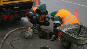 Топор, шуба и гантеля в унитазе: суд впервые заставил жильцов платить за засор канализации