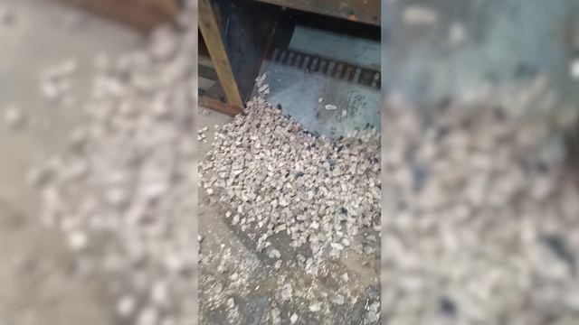 Двухвальный шредер ДВШ-мини 500 измельчаем картонные втулки толщиной 10-15мм