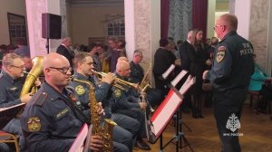 Оркестр МЧС Приамурья сыграл для ветеранов в Амурском областном театре драмы