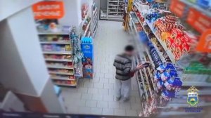 В Тюмени оперативники задержали подозреваемого в краже 184 плиток шоколада