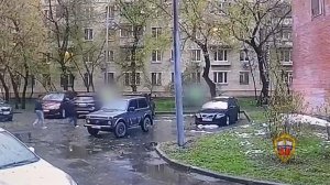 Подросток пытался отобрать сумку с 3,8 млн рублей у мужчины в Москве.