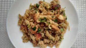 Куриная грудка с лапшой, соевым соусом и медом