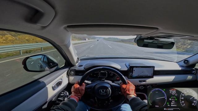 HONDA HR-V eHEV 2023 года выпуска-Тест-драйв от первого лица на автобане в 4K