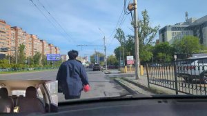 где-то езжу что-то доставляю.