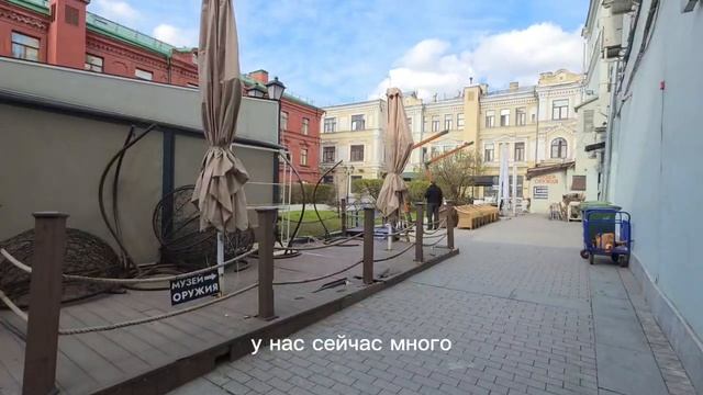 И снова Дорога в Лавру. Идём по Никольской улице, это исторический пешеходный паломнический маршрут