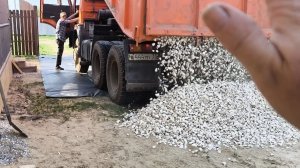 Моя Жизнь в Деревне, Мои Нервы сдали, разгрузила 50 упаковок одна, КАМАЗ Щебня следом