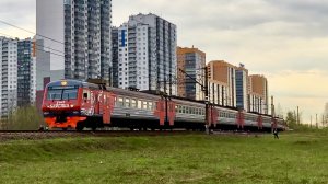 ЭД4М 0424 «Карелия» сообщением Санкт-Петербург Ладожский - Капитолово,отправляется от ст. Девяткино