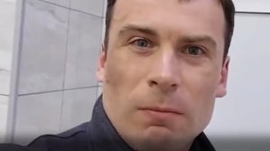 Актёр Одесского драмтеатра пожаловался, что военкомы избили его и сломали ему палец.