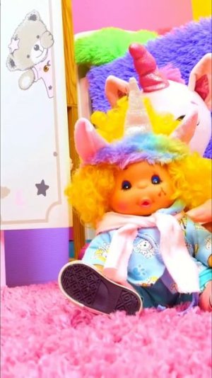 👗🦄 Одеваем пупса в костюм единорога на весеннюю прогулку #игрушки #shorts #длядетей