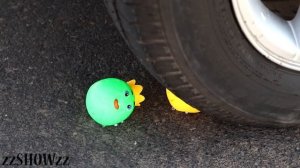 Aplastando Cosas Crujientes y Suaves con la Rueda de un Coche_part1_7