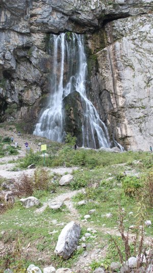 У Гегского водопада в Абхазии. Пьянящий воздух.