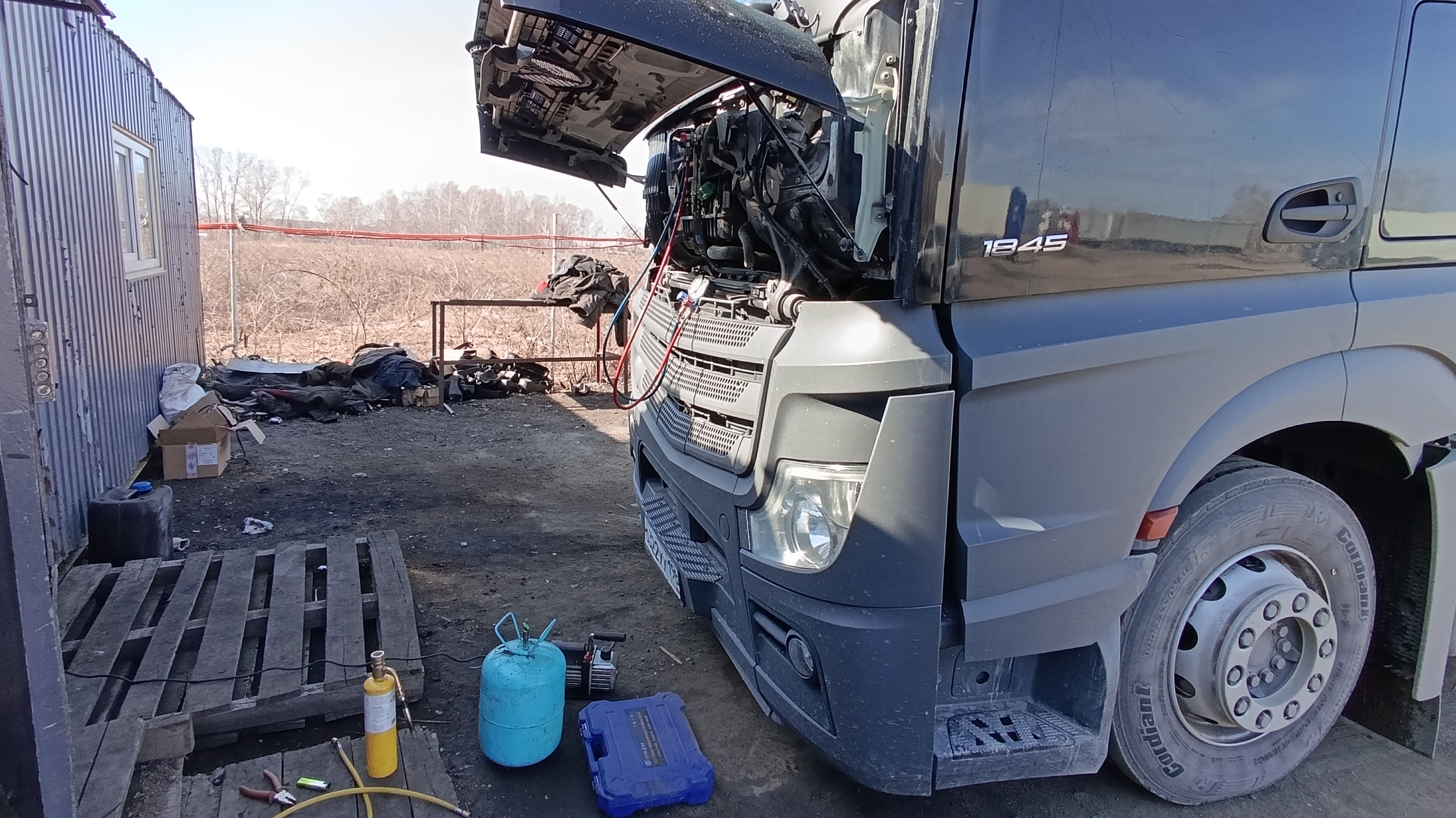 Ремонт Мерседеса на СТО. Рейс с востока на юга России. Закончилась вахта , еду домой на каршеринге.