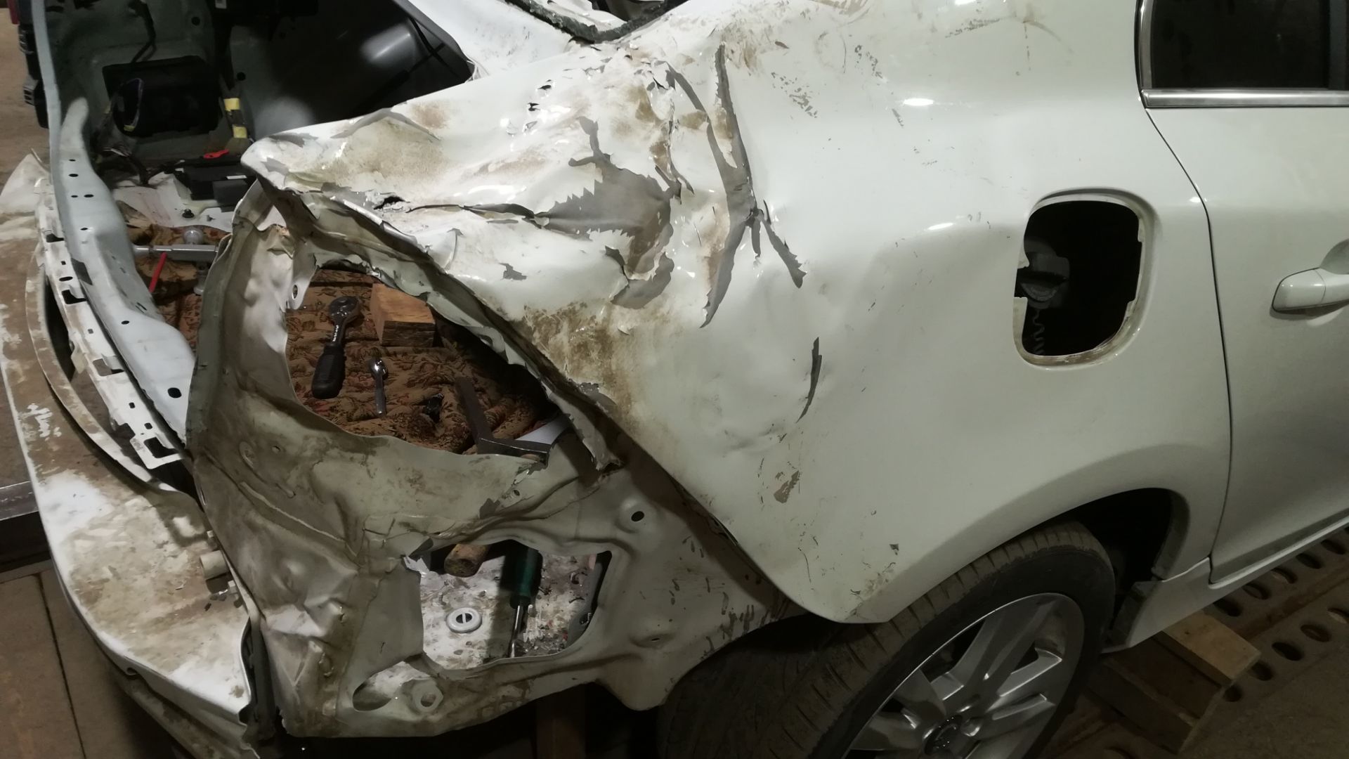 Volvo S60.Удар в зад.Кузовной ремонт.Часть2