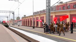 В Санкт-Петербург прибыли сразу два исторических железнодорожных состава.