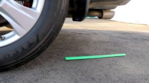 Aplastando Cosas Crujientes y Suaves! Bengalas VS Rueda de Coche