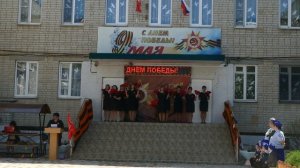 Первый детский сад встречает День Победы парадом.