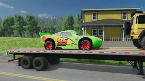 МУЛЬТИКИ ПРО МАШИНКИ: МОЛНИЯ МАККУИН НА ГРУЗОВИКЕ ПРОТИВ ОГРОМНЫХ ЯМ 🏎️🚚 КРАШ-ТЕСТ И ТАЧКИ