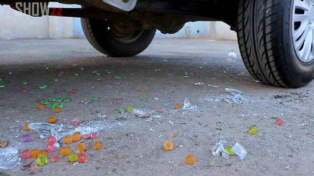 Tazas orbeez VS Rueda de Coche _ Aplastando Cosas Crujientes y Suaves !