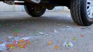 Tazas orbeez VS Rueda de Coche _ Aplastando Cosas Crujientes y Suaves !