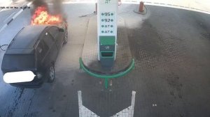В Беларуси девушка на дымящемся BMW X5 припарковалась прямо у заправки — через пару секунд тачка всп