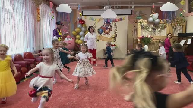 Музыкальная игра  "Ой летали птички" Группа №5 "Звёздочки"