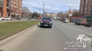 Подскажите чья песня в ролике ? Не одно ии не говорит