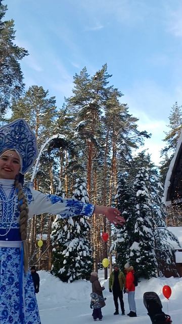Ходулисты в костюмах "Гжель" смотреть онлайн