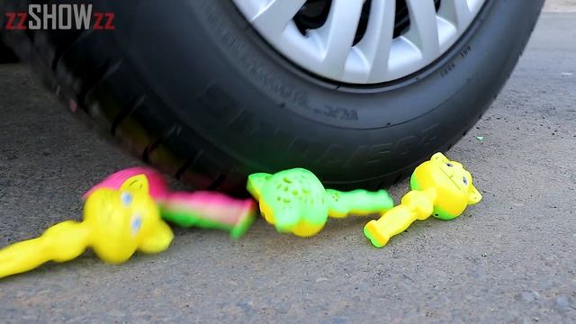 Experimento_ Petardos VS Rueda de Coche _ Aplastando Cosas Crujientes con el Coche