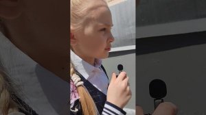 Гуляем с одноклассница и до школы 😎