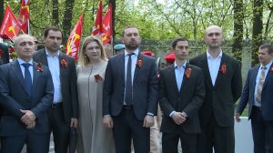 Иностранные делегации возложили цветы к Вечному огню в Рязани